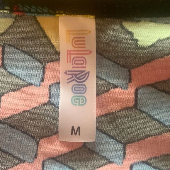 LuLaRoe Shirt Size M Colorful High Low - Picture 7 of 8